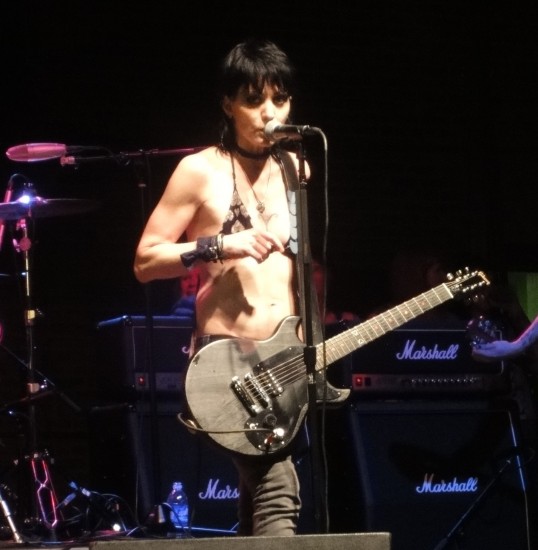 naken joan jett